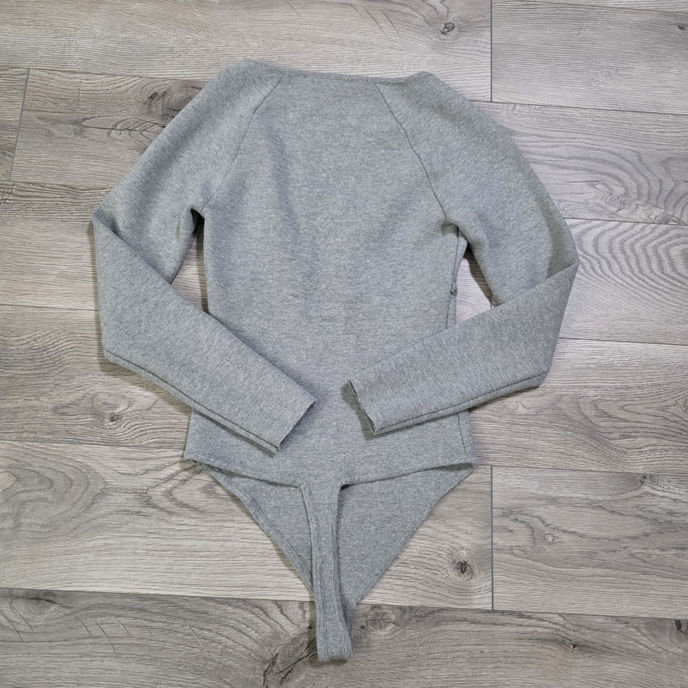 Abercrombie and Fitch‎ Grey Knit Long Sleeve Body Suit-size M - Picture 3 of 8